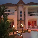 Empire Land Luxury Tropical Villa Pattaya Walking Street 4 Bedrooms