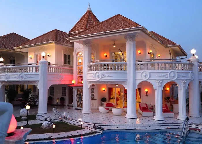 Empire Land Luxury Tropical Villa Pattaya Walking Street 4 Bedrooms