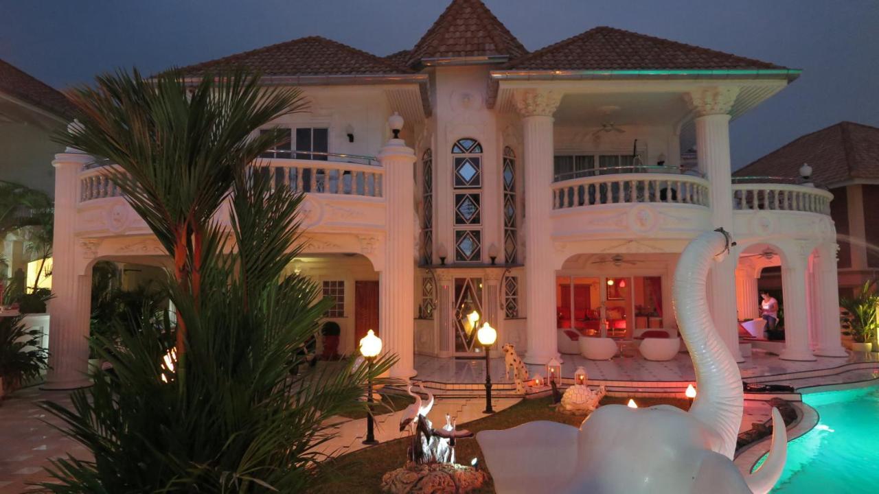 Empire Land Luxury Tropical Walking Street 4 Bedrooms *