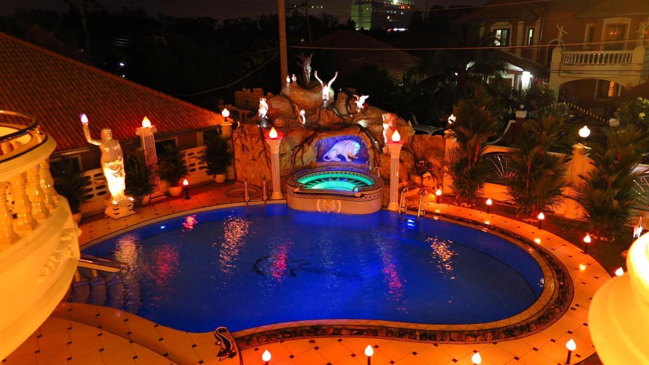 Villa Empire Land Luxury Tropical Walking Street 4 Bedrooms Pattaya
